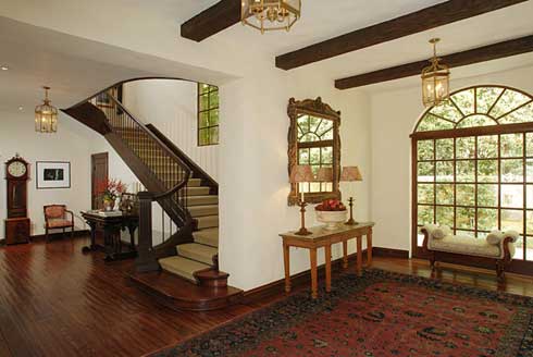 House Design Interior on Modern Foyer Design  With Big Wooden  Clock And Lanterns